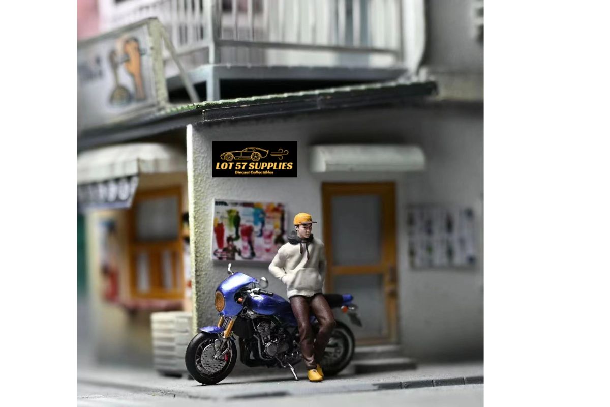 EHC Model Figure Set 2019 Kawasaki z900rs With Boy Figure 1:64 (resin)-0